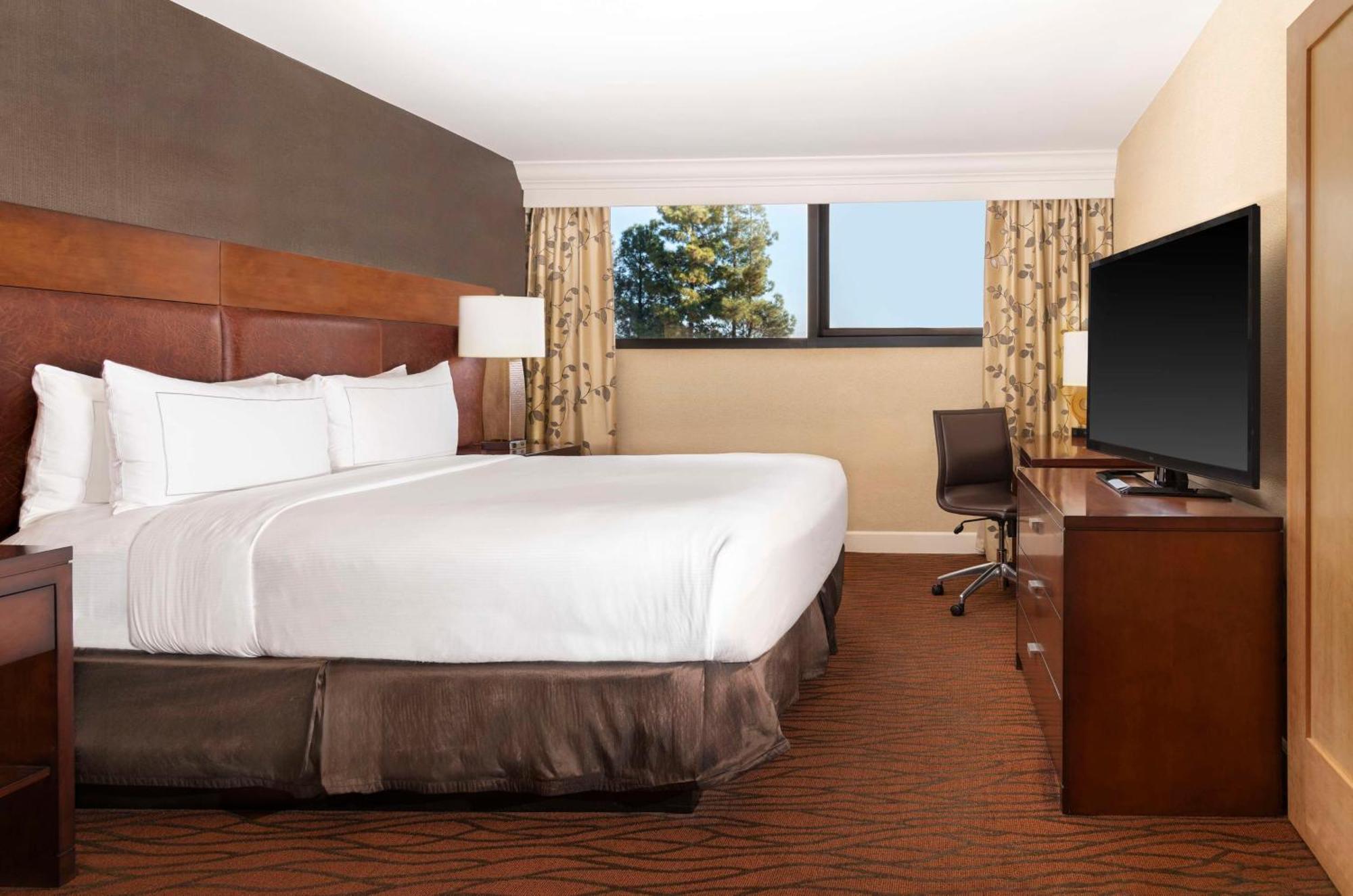 Готель Hilton Orange County/Коста-Меса Екстер'єр фото